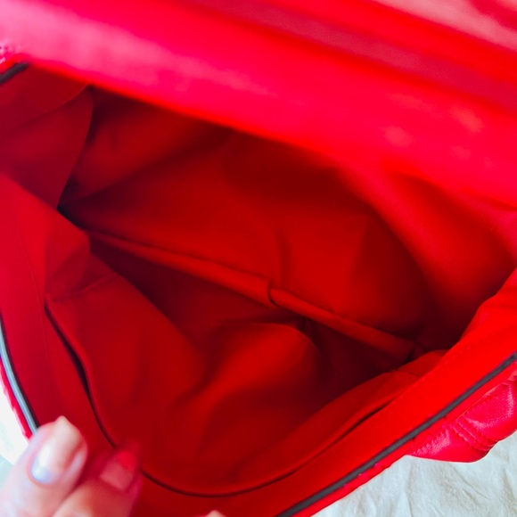 Tory Burch Soft Fleming Convertible Bag - Picture 6 of 9